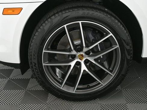 Certified 2026 Porsche Macan image 38