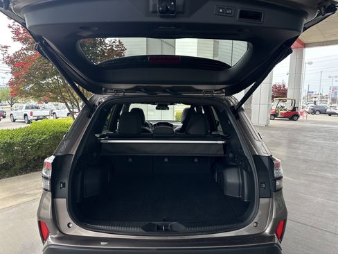 Used 2025 Subaru Forester Premium AWD/4WD image 16