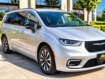 Used 2024 Chrysler Pacifica Limited