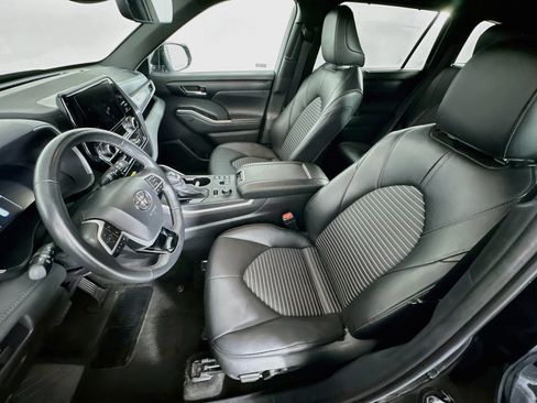 Used 2025 Toyota Highlander XSE AWD/4WD image 13