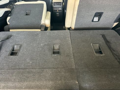 Used 2024 Subaru Ascent Limited image 16