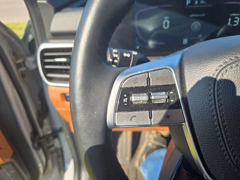 Used 2025 Kia Telluride AWD image 15