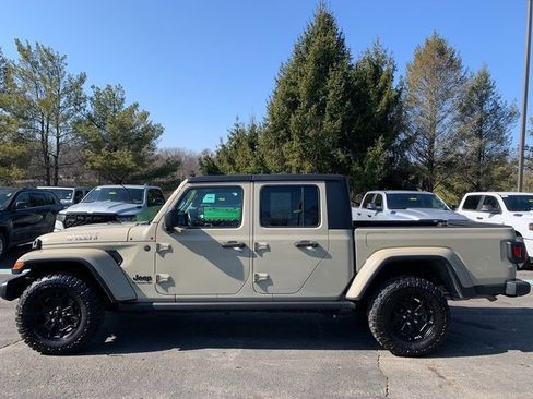 Used 2022 Jeep Gladiator Willys image 2