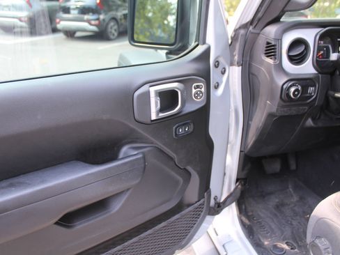 Used 2024 Jeep Wrangler Unlimited Sport AWD/4WD image 18