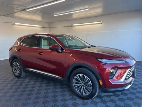 Used 2024 Buick Envision Preferred image 3