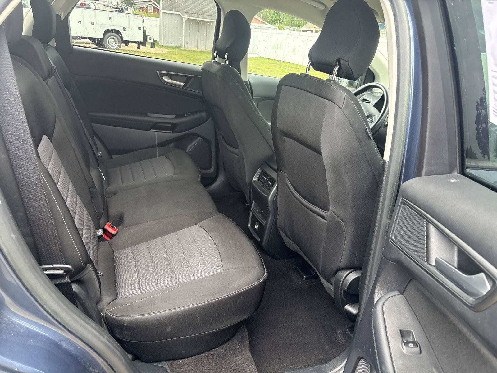 Used 2019 Ford Edge SE FWD image 12