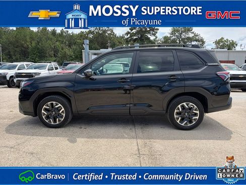 Used 2025 Subaru Forester Premium AWD/4WD image 3