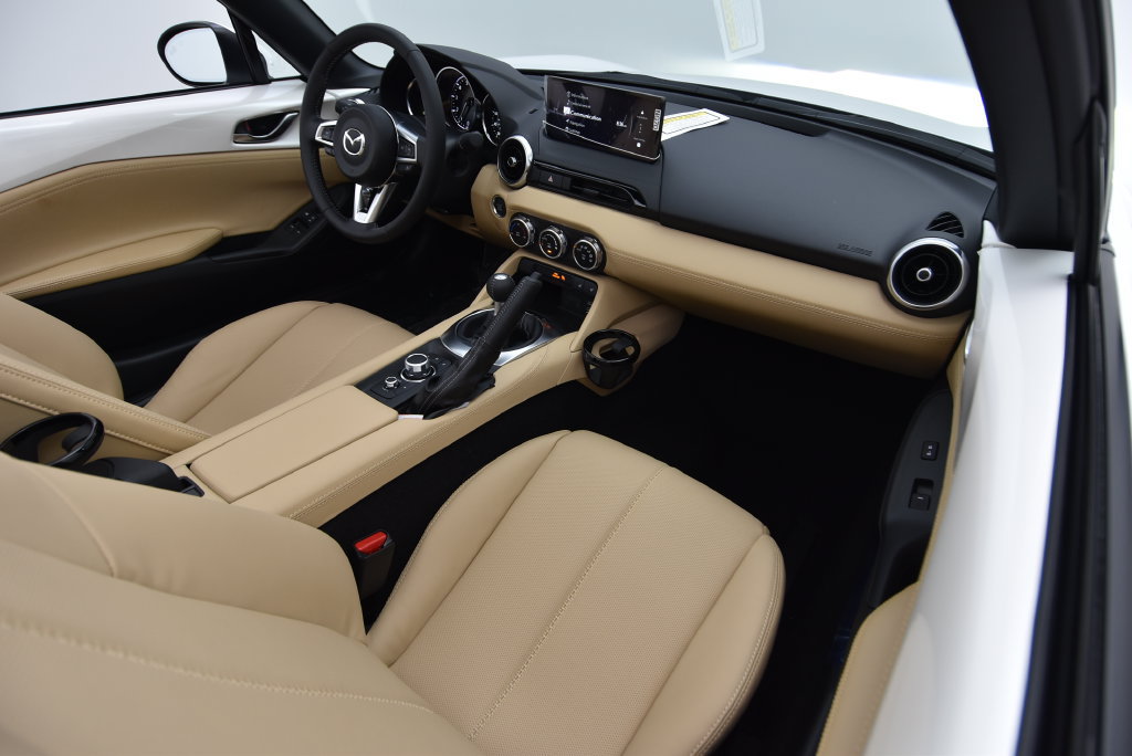 Used 2025 MAZDA MX-5 Miata Grand Touring w/ Appearance Package RWD image 27