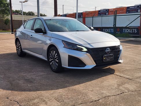 Used 2024 Nissan Altima 2.5 SV FWD image 4