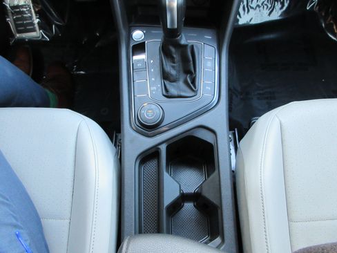 Used 2020 Volkswagen Tiguan SE R-Line AWD/4WD image 47