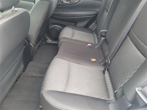 Used 2019 Nissan Rogue SV image 7