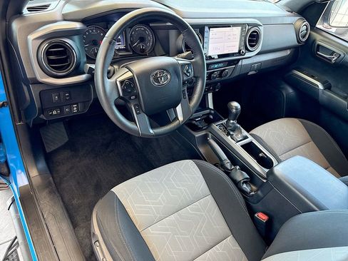 Used 2021 Toyota Tacoma TRD Sport w/ Technology Package image 9