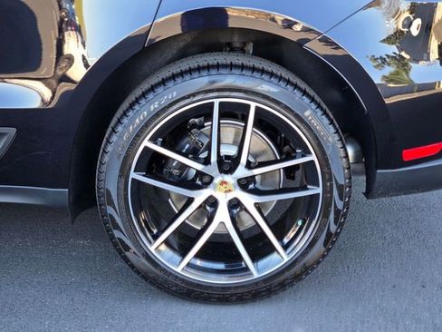 Used 2026 Porsche Macan image 11