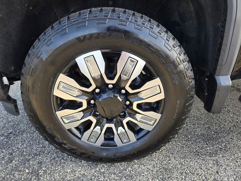 Used 2025 GMC Sierra 2500 Denali image 45