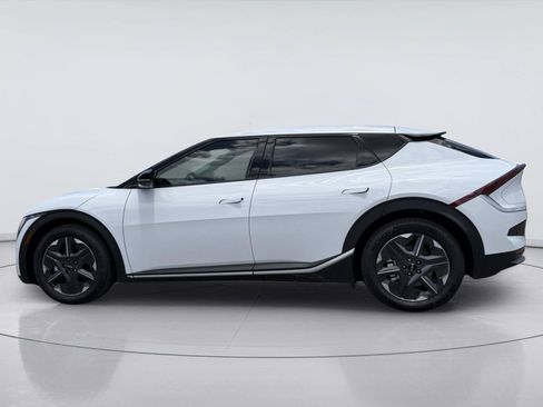 Used 2025 Kia EV6 Light RWD image 2
