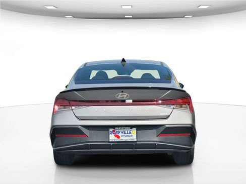 New 2025 Hyundai Elantra SEL image 10