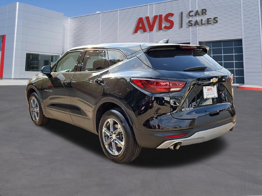 Used 2025 Chevrolet Blazer LT FWD image 9