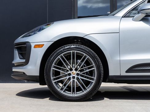 Certified 2026 Porsche Macan AWD/4WD image 13