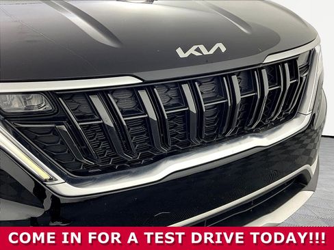 Certified 2022 Kia Carnival LX FWD image 33
