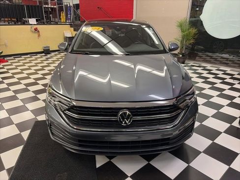 Certified 2024 Volkswagen Jetta SE w/ Panoramic Sunroof Package image 2