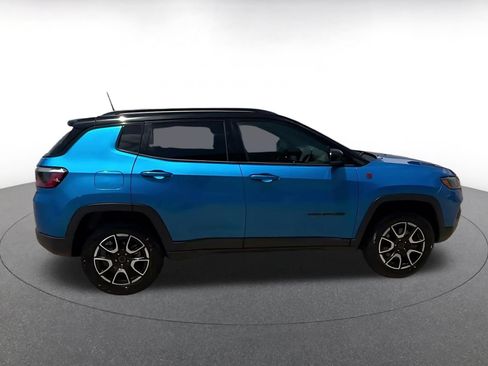 Used 2025 Jeep Compass Trailhawk AWD/4WD image 16