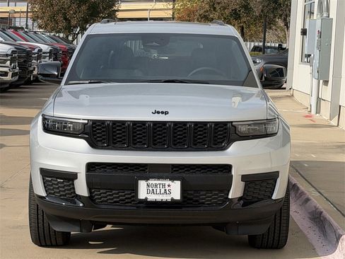 New 2025 Jeep Grand Cherokee L Altitude image 3