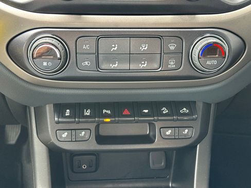 Used 2022 Chevrolet Colorado Z71 w/ Safety Package AWD/4WD image 19