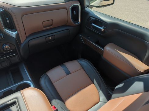 Used 2019 Chevrolet Silverado 1500 High Country w/ Technology Package AWD/4WD image 11