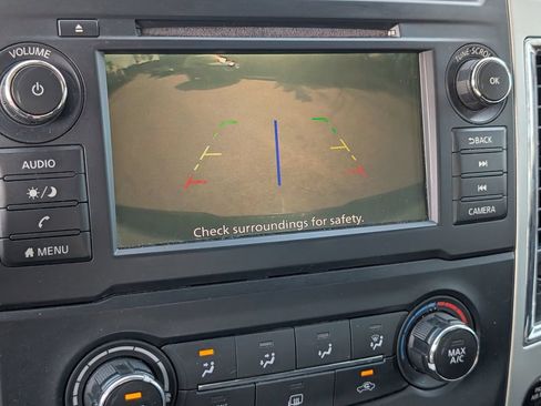 Used 2019 Nissan Titan SV AWD/4WD image 23