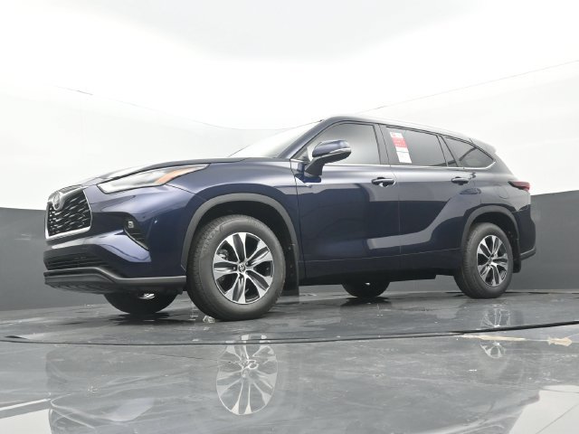 Used 2025 Toyota Highlander XLE FWD image 28