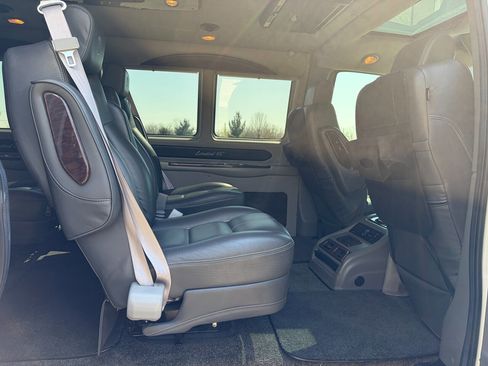 Used 2016 Chevrolet Express 2500 image 10