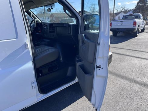 Used 2019 GMC Savana 2500 Extended image 19