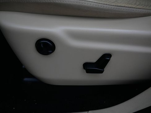 Used 2017 Jeep Grand Cherokee Limited w/ Luxury Group II image 19