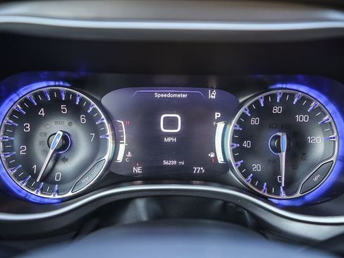 Certified 2024 Chrysler Pacifica Touring-L image 24