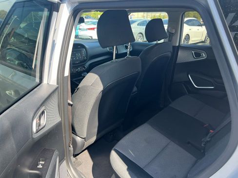 Used 2021 Kia Soul LX image 13