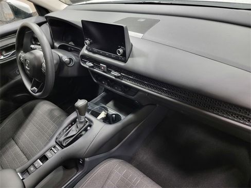 Certified 2025 Honda HR-V LX image 18