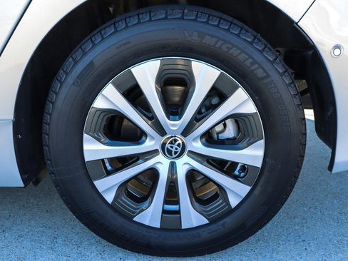 Used 2022 Toyota Prius XLE image 23