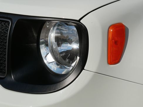 Used 2023 Jeep Renegade Trailhawk w/ Trailhawk Elite Group AWD/4WD image 16