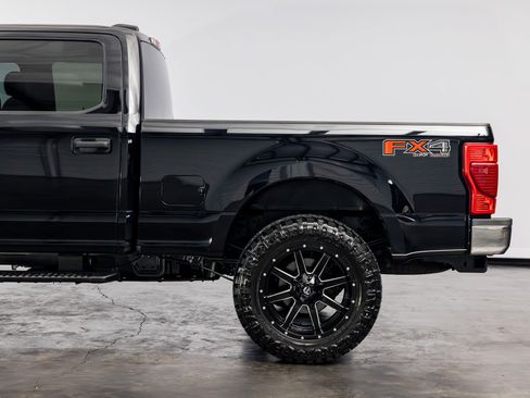 Used 2021 Ford F250 XLT w/ FX4 Off-Road Package image 13