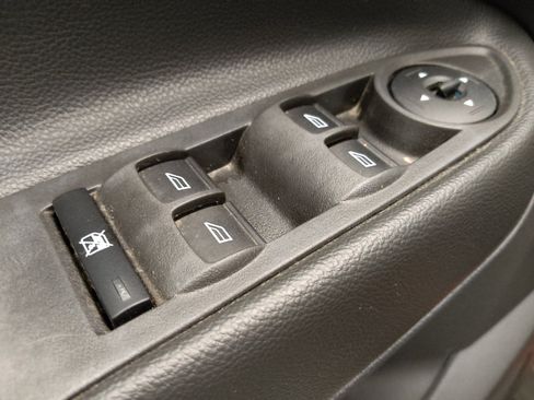 Used 2015 Ford Escape SE FWD image 27