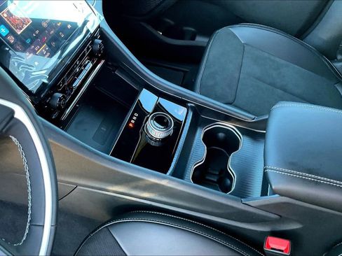 New 2025 Jeep Grand Cherokee Altitude image 8