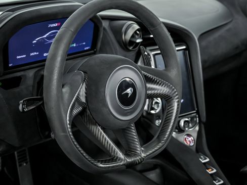 Used 2019 McLaren 720S Performance RWD image 24