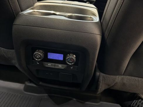 Used 2024 Chevrolet Traverse RS image 40