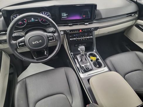 Used 2023 Kia Carnival EX image 35
