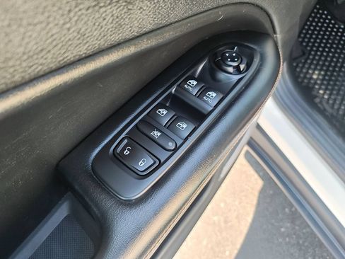 Used 2020 Jeep Compass Latitude w/ Cold Weather Group AWD/4WD image 11