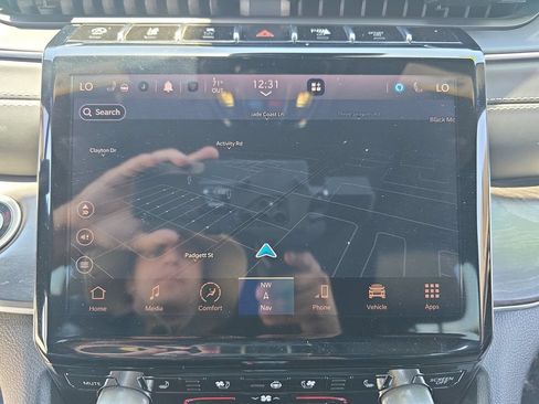 Used 2022 Jeep Grand Cherokee L Overland w/ Luxury Tech Group IV RWD image 26