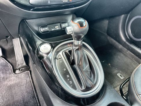 Used 2018 Kia Soul ! FWD image 26