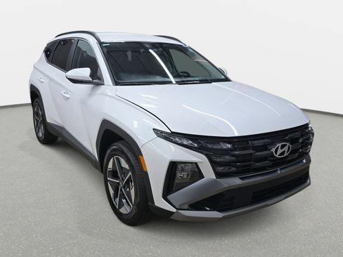 Certified 2025 Hyundai Tucson SEL AWD/4WD image 3