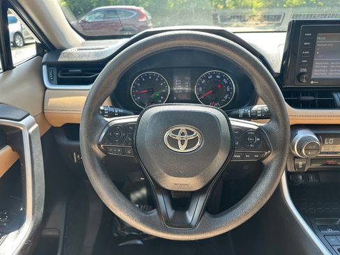 Used 2021 Toyota RAV4 XLE FWD image 22