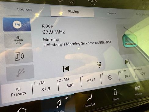 Used 2024 Chrysler Pacifica Touring-L image 27